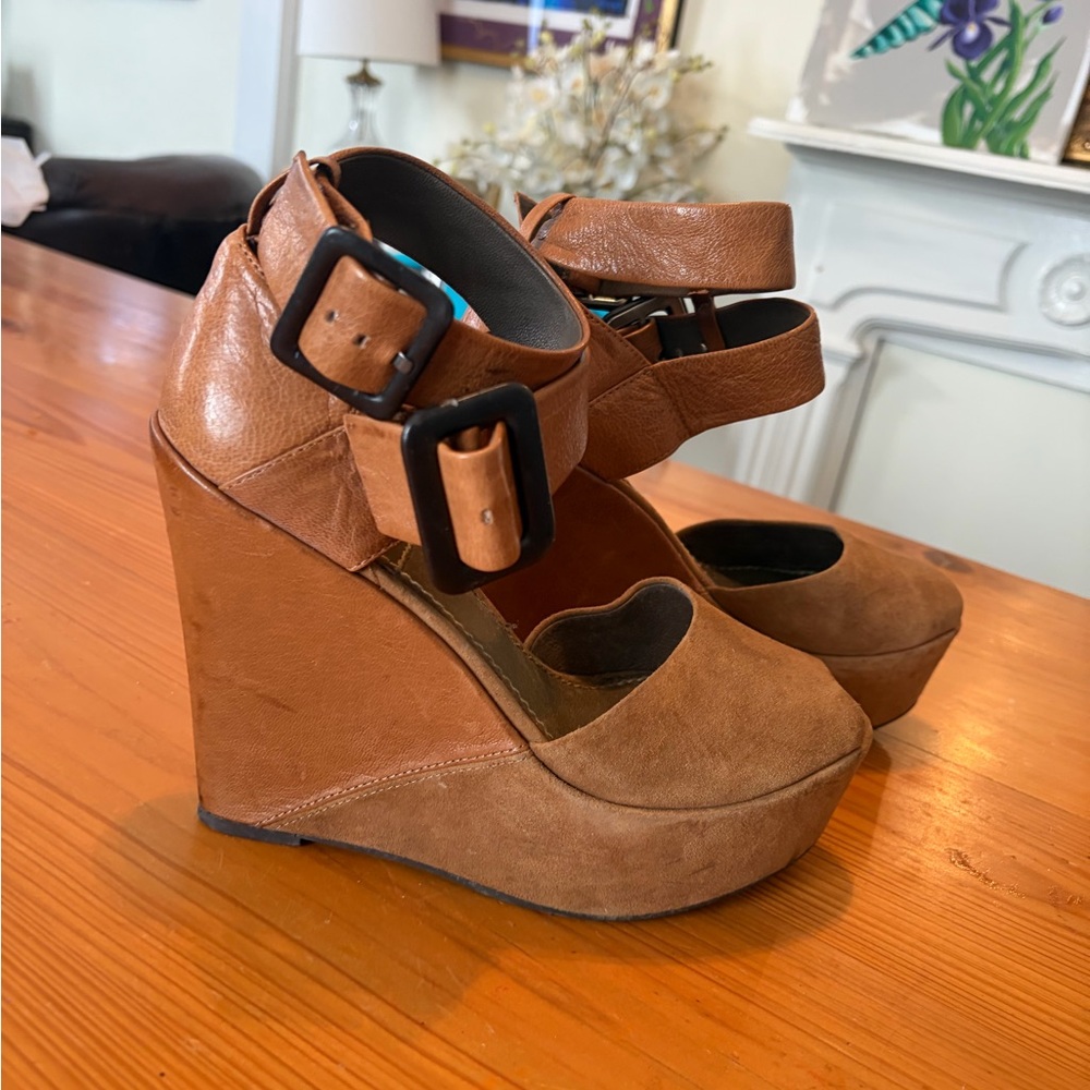 Bacio 61 Tan Leather and Suede Wedges